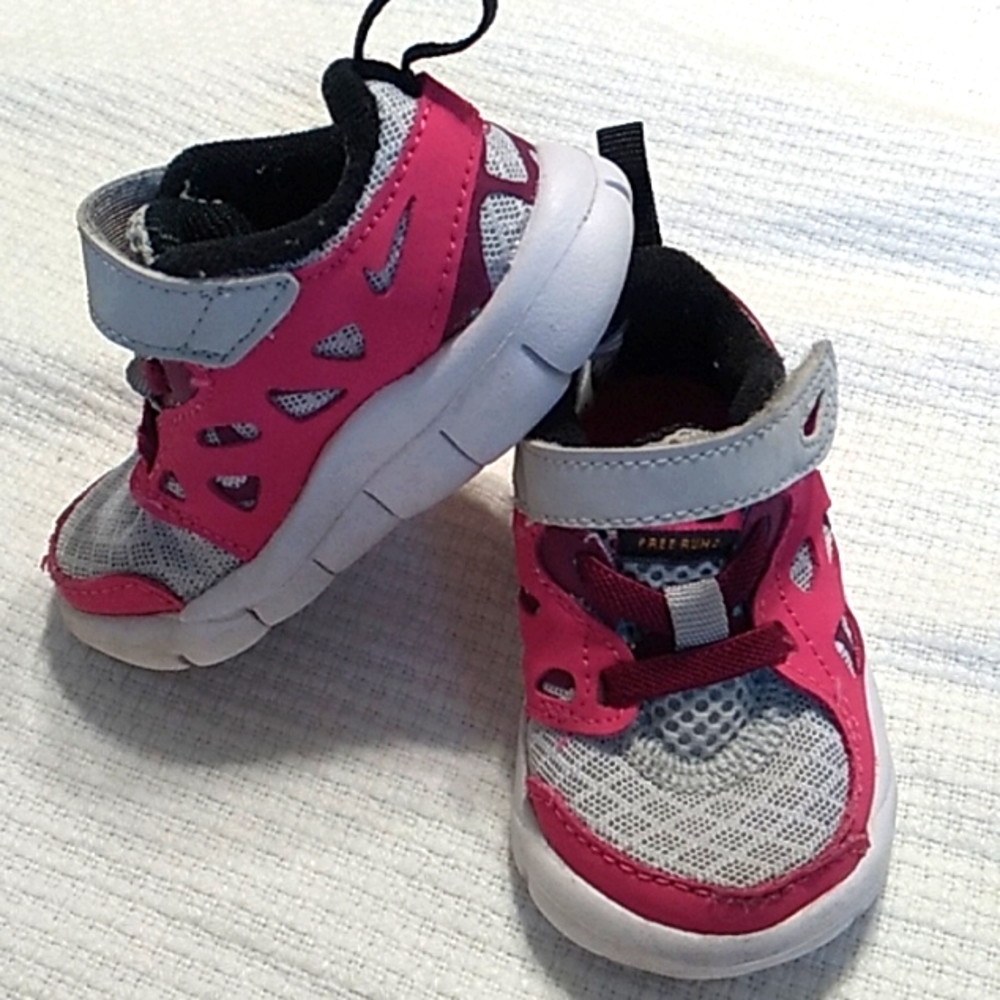 Nike toddler Free Run 2 shoes